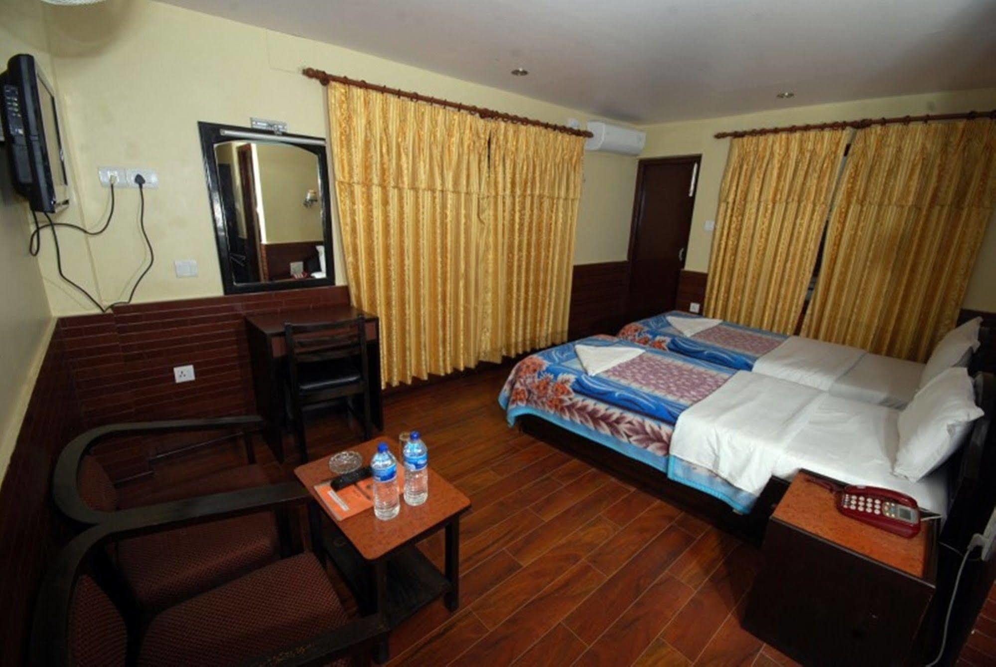 Hotel Trip Pokhara Kültér fotó