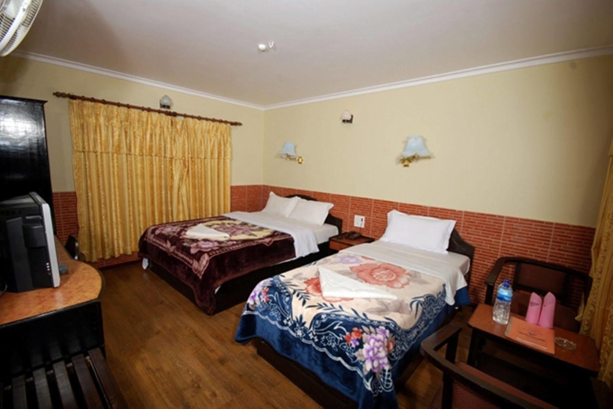 Hotel Trip Pokhara Kültér fotó